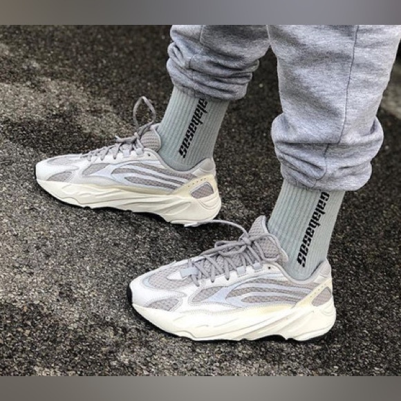 SOLD💖💎Authentic Yeezy Boost 700 V2 Static- won the draw. Women8/ Men7- Brand new - Picture 2 of 9